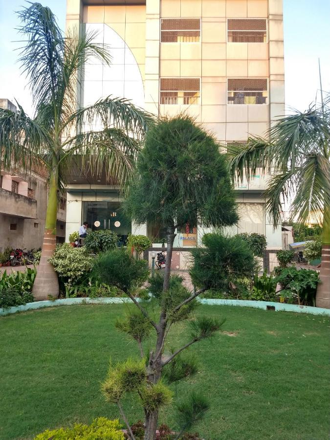 Varanasi Palace Buitenkant foto